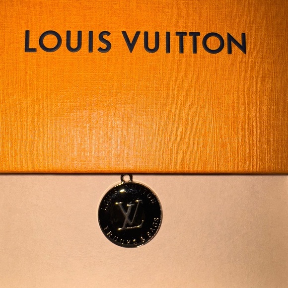 Black and Gold Pendant - Picture 2 of 4